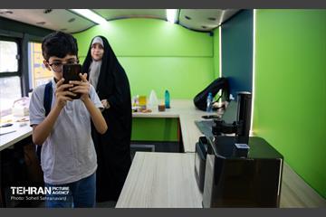 دانش‌آموزان در اتوبوس‌های «فب‌لب»