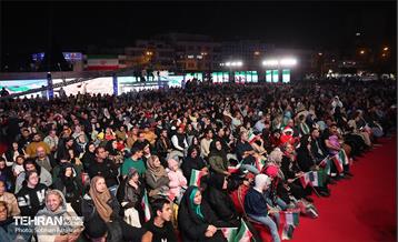 رویداد «شب ایران» در میدان انقلاب اسلامی 57