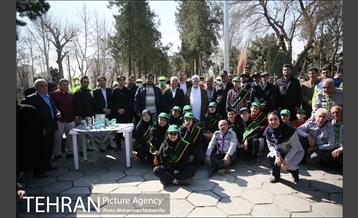 غرس نهال در بوستان بهاران 22