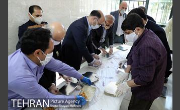 آماده سازی و توزیع 1000 پک افطاری در منطقه 6 13