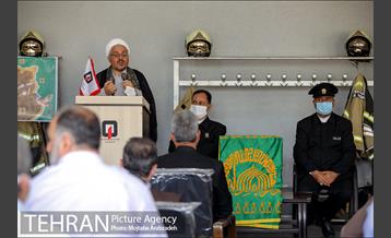 آیین پرچم گردانی حرم امام رضا در ایستگاه آتشنشانی 14