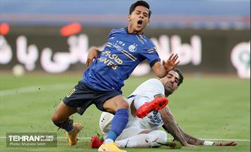 دیدار تیم‌های فوتبال استقلال و گل‌گهر 10