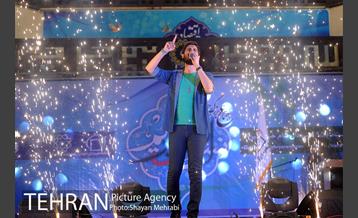 اجتماع بزرگ جوانان شهر تهران در میدان امام حسین(ع) 31