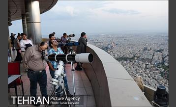 استهلال هلال ماه شوال از فراز برج میلاد تهران 24