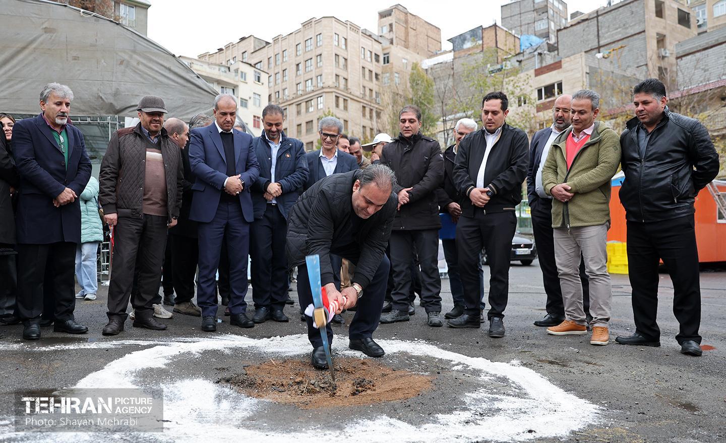 آیین آغاز عملیات اجرایی پارکینگ و مجموعه خدماتی باغ‌وزیری 4