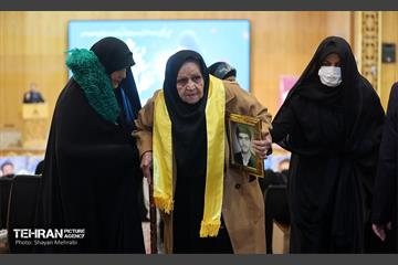 آیین تجلیل از 110 مادر و همسر شهید منطقه 20 9