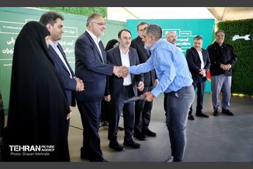 آیین ورود ۱۰۰۰ دستگاه تاکسی برقی به ناوگان حمل و نقل عمومی شهر تهران 16