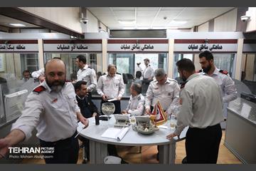 بازدید شهردار تهران از ستاد فرماندهی عملیات آتش نشانی 15