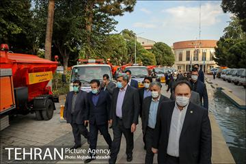 بازدید شهردار تهران از تجهیزات سازمان پسماند صالح آباد 12