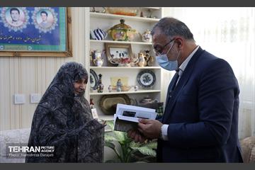 حضور شهردار تهران در منزل شهیدان خالقی پور 24