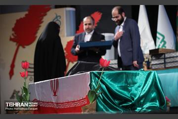 آیین تجلیل از ناشران آثار مادران و همسران شهید 10