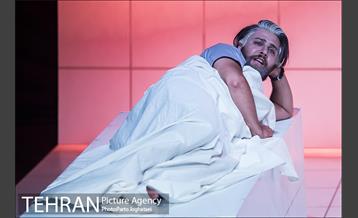 نمایش فقط چهل روزه بودم 4