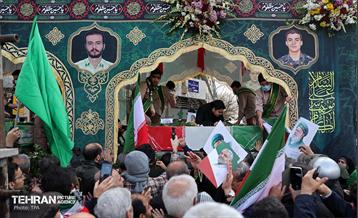 تشییع پیکر ۱۰۰ شهید مردمی و مدافع امنیت در تهران - 1 50