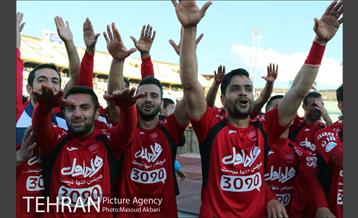 دیدار تیم های فوتبال ماشین سازی و پرسپولیس