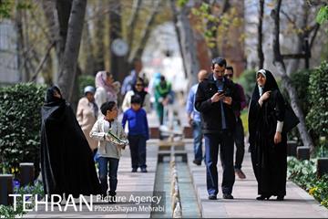 رویش گل های لاله در باغ ایرانی 16
