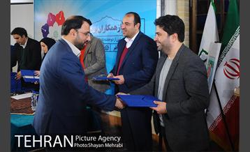 تقدیر از همکاران نویسنده و رونمایى از دوهفته نامه همگامان 26