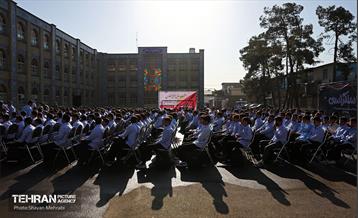 آیین آغاز سال تحصیلی جدید در دبیرستان ماندگار شهید مدرس 35