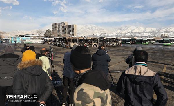 بازدید خبرنگاران رسانه‌های خارجی از تخریب اموال عمومی شهر 71