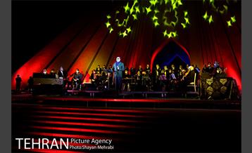 کنسرت آنلاین علیرضا قربانی در میدان آزادی 7