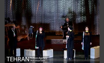 نمایش باغ آلبالو 21