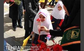 اهدای هدایای ویژه به دانش آموزان دبستان دخترانه شهید خوشنویسان 19