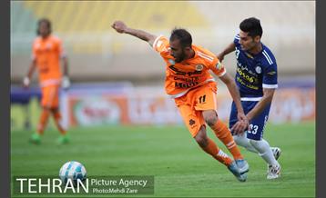 دیدار تیم های فوتبال استقلال خوزستان و سایپا تهران
