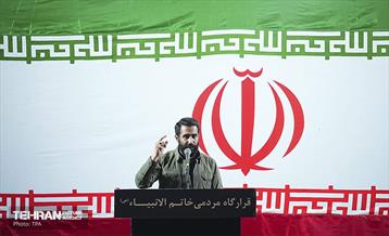 آیین بدرقه زائر اولی‌ها به‌ سوی عتبات عالیات در میدان انقلاب 23