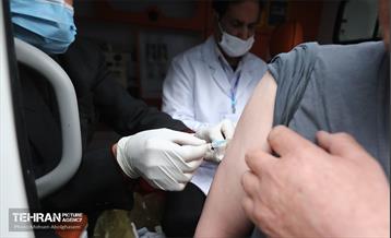 آغاز طرح واکسیناسیون آنفلوانزای پاکبانان و کارگران خدمات شهری شهرداری تهران 18