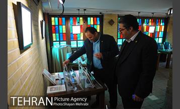 تقدیر از همکاران نویسنده و رونمایى از دوهفته نامه همگامان 1