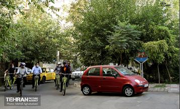 پویش سه شنبه های بدون خودرو در منطقه 8