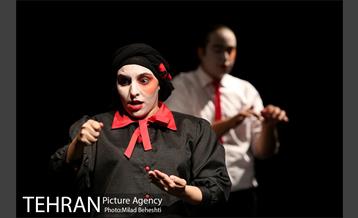 نمایش ماجرای عجیب سگی در شب‎ 13