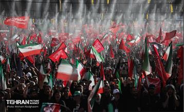 اقامه نماز بر پیکر آقای شهید ایران - 1 63
