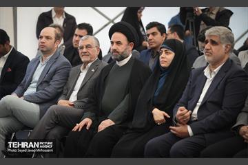افتتاح ۳ ایستگاه شارژبرقی و رونمایی از تاکسی برخط 34