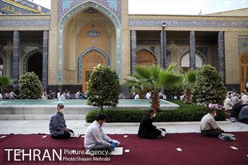 اقامه نماز عید فطر در مسجد امام حسین(ع) 5