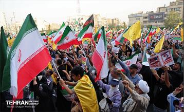 اجتماع مردمی در حمایت و تشکر از نیروهای مسلح در میدان انقلاب 43