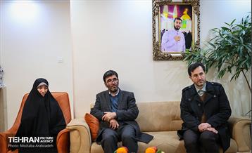 قرار خدمت؛ دیدار شهردار تهران با خانواده شهید آرمان علی وردی 6