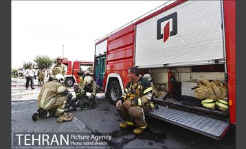 آتش سوزی در کارخانه رنگ  11