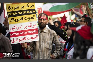 استقبال از خانواده شهدای غزه در میدان فلسطین تهران 12