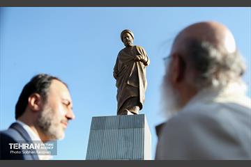 رونمایی از مجسمه «علامه امینی» 15