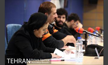 نمایشنامه خوانی سالی که دو بار پاییز شد 8