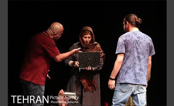 نمایش به طرز‎ 17