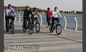 بازدید پیروز حناچی شهردار تهران از بوستان جنگلی چیتگر تا دریاچه شهدای خلیج فارس 20