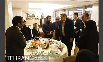 نشست صمیمانه خانواده های شهدای آتش نشان حادثه ساختمان پلاسکو با شهردار تهران 8