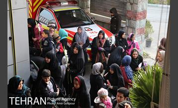 ادای احترام سرکلانترغرب تهران ومردم به شهدای آتش نشان ساختمان پلاسکو‎ 13