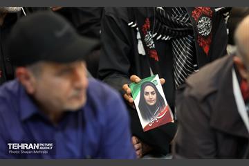 دیدار شهردار تهران با اعضای خانواده شهدای مدرسه شجره طیبه میناب 37