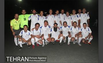 دیدار دوستانه تیم هنرمندان و تیم پردیس پایان کارتن خوابی 11