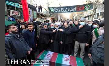 تشییع پیکر مطهر 2 شهید گمنام در مسجد جامع فاطمیه منطقه 8