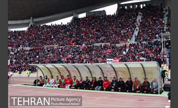 دیدار تیم های فوتبال نفت تهران و پرسپولیس