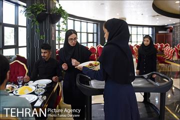 رستوران پردیس قلهک با پرسنل ناشنوا  26