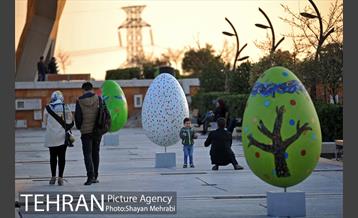 برج میلاد میزبان لاله های بهاری و تخم مرغ های رنگی 23